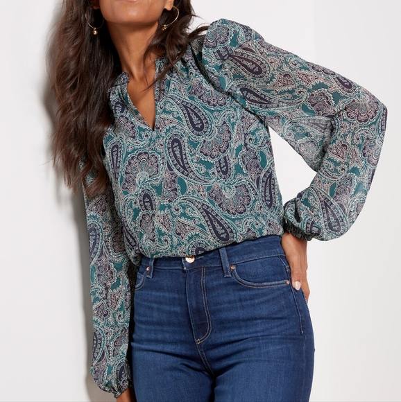 EVEREVE NWT Kora Paisley Split Neck Chiffon Top - Picture 2 of 11